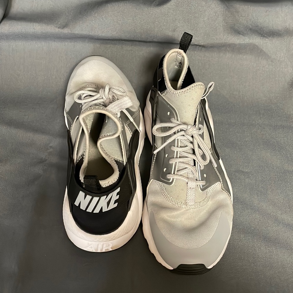 Nike Hurache Youth Size 7